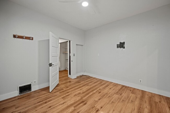 Building Photo - 2858 Bunting Ave