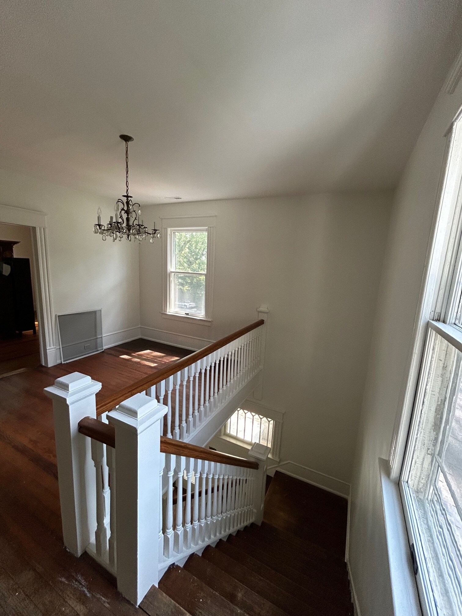 Upstairs Landing - 1014 Shepherd St