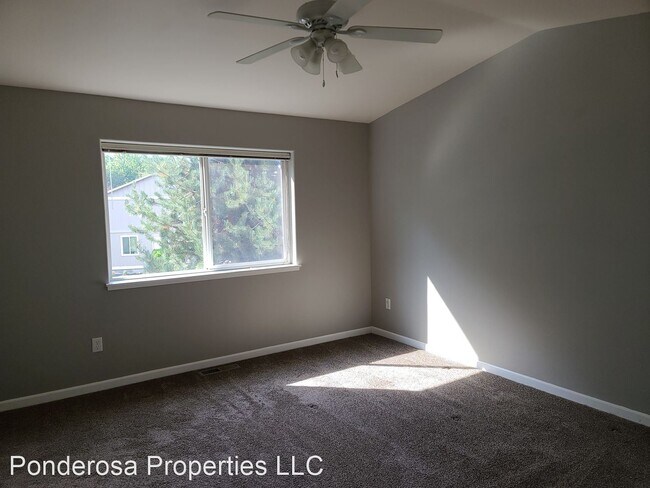 Building Photo - 3 br, 2.5 bath House - 150 SW Cascade Moun...