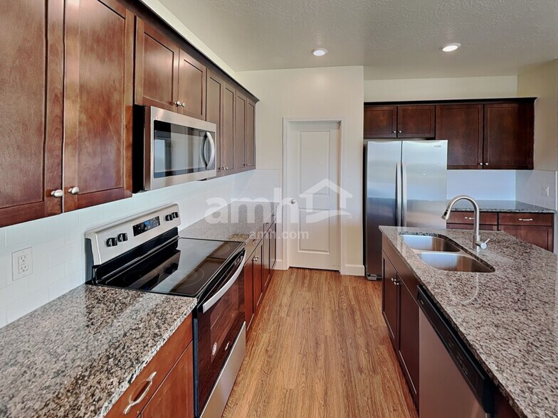 Building Photo - 1175 Wagon Way