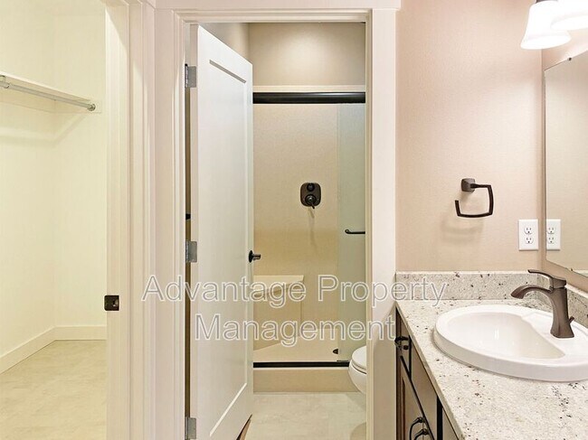 Building Photo - 106 S 21st. St.