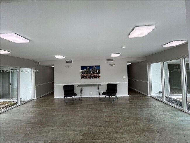 Building Photo - 8000 SW 81st Dr