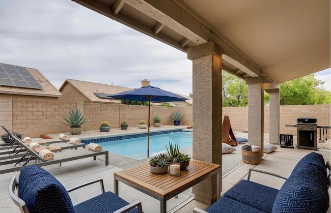 Building Photo - 13256 W Wilshire Dr