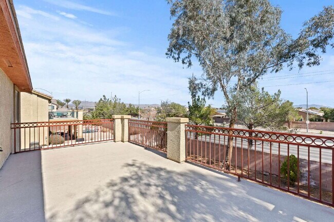 Building Photo - "Spacious 3-Bedroom Oasis with 2.5 Baths on Grandmother Hat Street, North Las Vegas!"