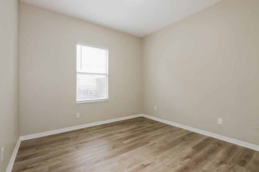 Building Photo - 13417 Silvercreek Dr