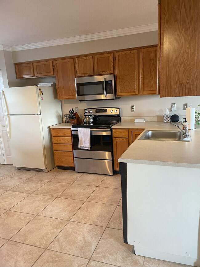 Building Photo - 108 Cathedral Ct