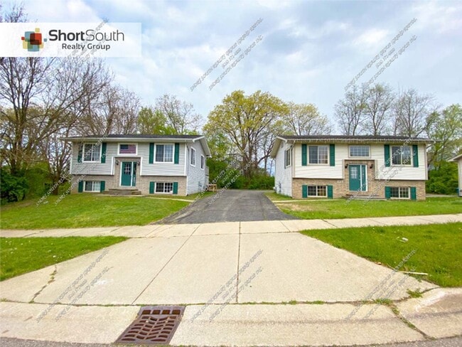 Building Photo - 4 bed 2 bath Single Family Home