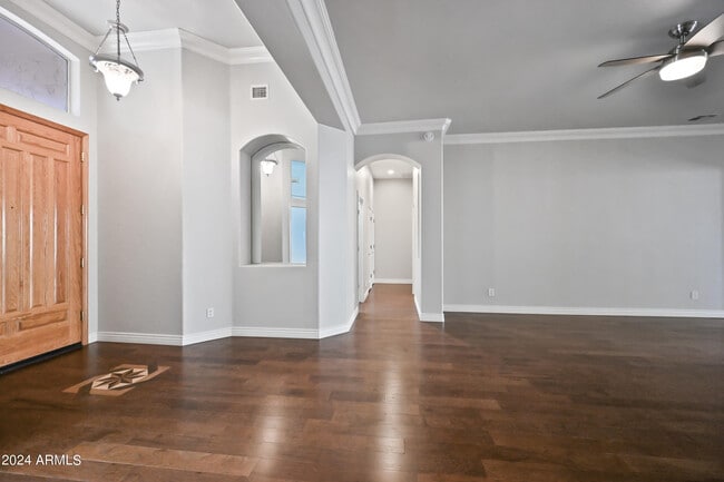 Building Photo - 6520 W Robin Ln