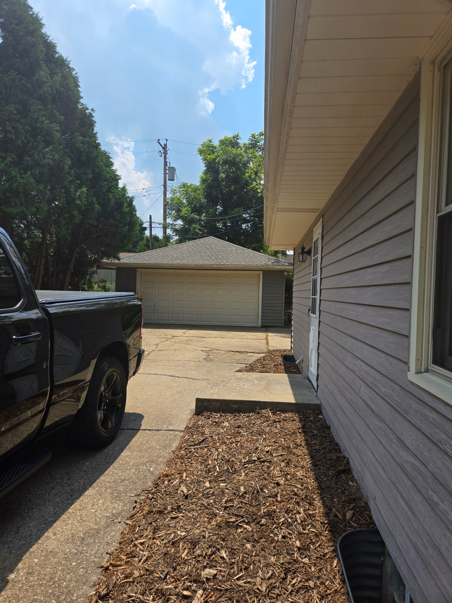 garage - 4625 W Parkland Ave