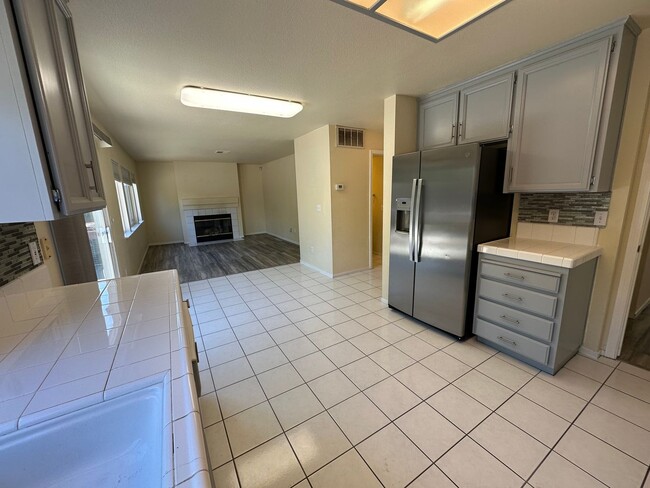 Building Photo - Beautiful 4 Bedroom, 2.5 Bath Tracy Home