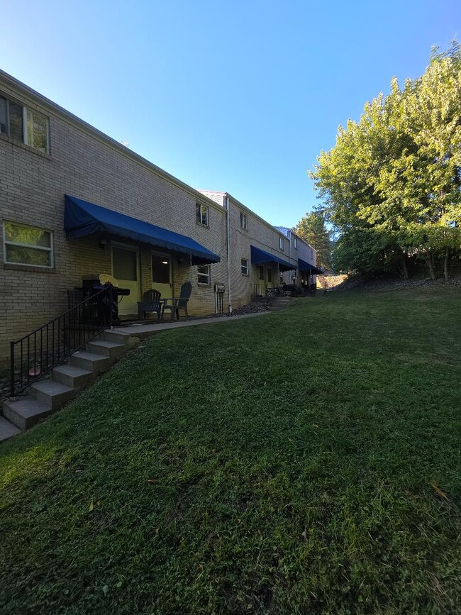 Building Photo - 414 Park Dr