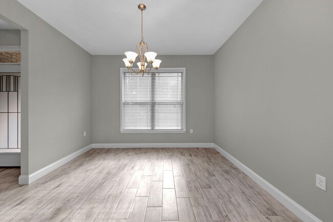 Building Photo - 702 Shady Ln Dr