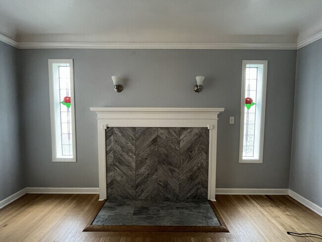 Building Photo - Three-Bedroom Home with Updated Kitchen & Vaulted Ceilings