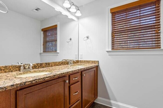 Building Photo - Spacious 4BR House in Ooltewah
