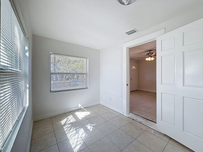 Building Photo - 1844 27th St S