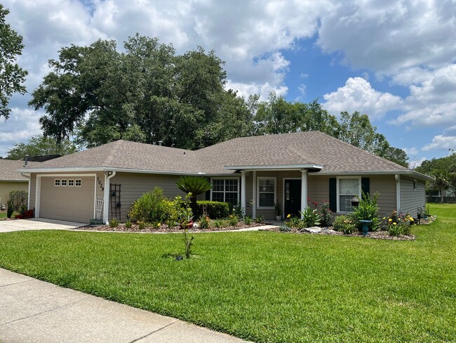 Building Photo - Bright and spacious home in Eagle Point!
