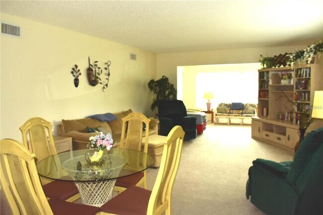 Building Photo - 2417 Persian Dr
