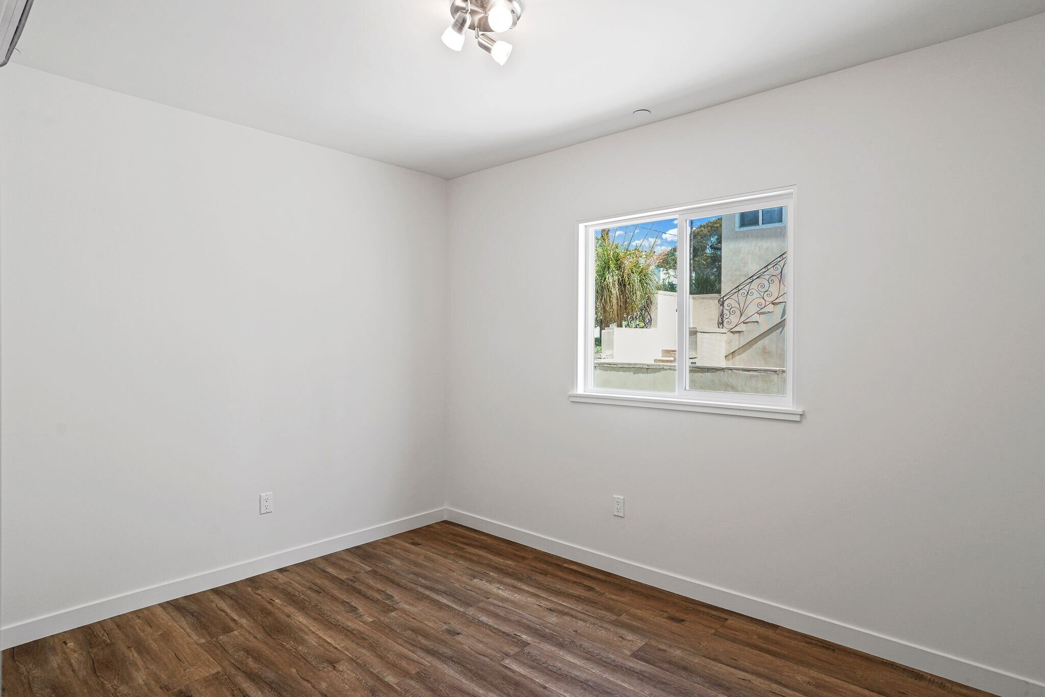 Building Photo - 1166 Cochran Ave