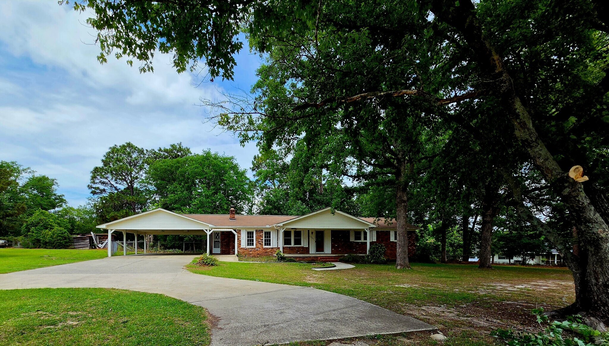 Building Photo - 1227 Pond Dr