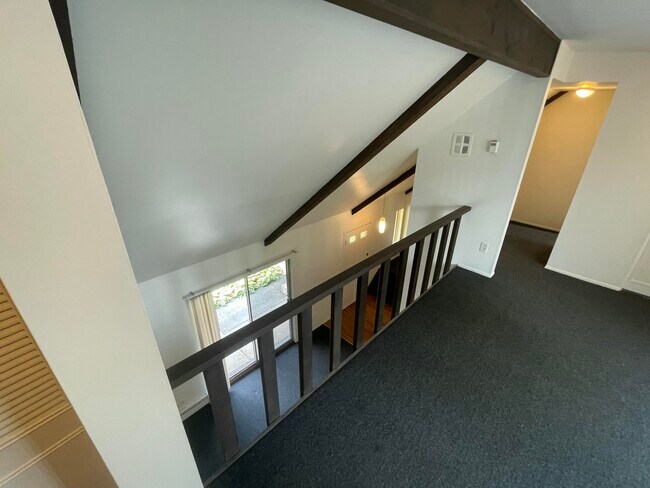 Building Photo - 620 E Lincoln Ave