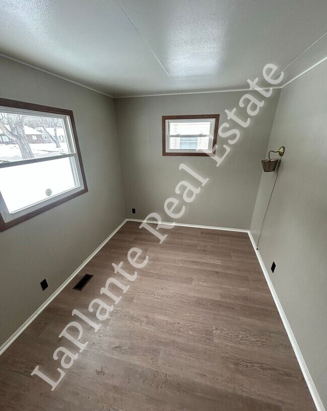 Building Photo - Freshly Updated 3-Bedroom Home Near UT