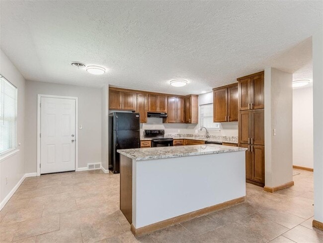 Building Photo - 306 S Mercedes Dr