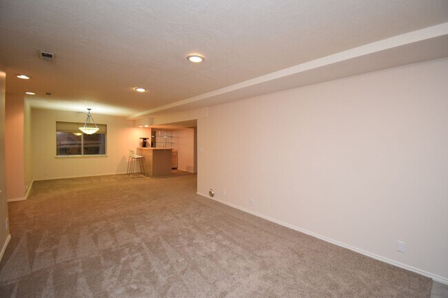 Building Photo - 2122 Rainbow Point Dr