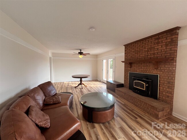 Building Photo - 149 Lytton Farm Rd