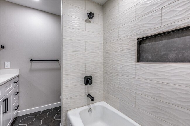 Building Photo - 1235 Mill Valley Dr