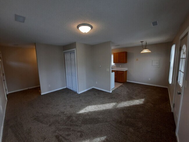 Building Photo - Pet Friendly, no weight/breed restrictions! Detached Garage!
