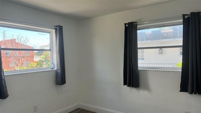 Building Photo - 633 NW 23rd Ct