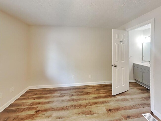 Building Photo - 3034 Millstone Ct SW