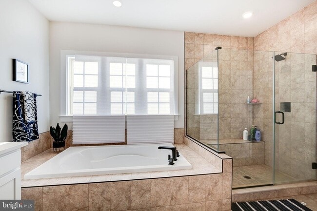 Building Photo - 6547 Clubhouse Dr