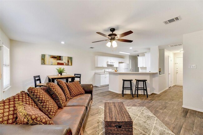 Building Photo - 9716 Sugar Hill Dr