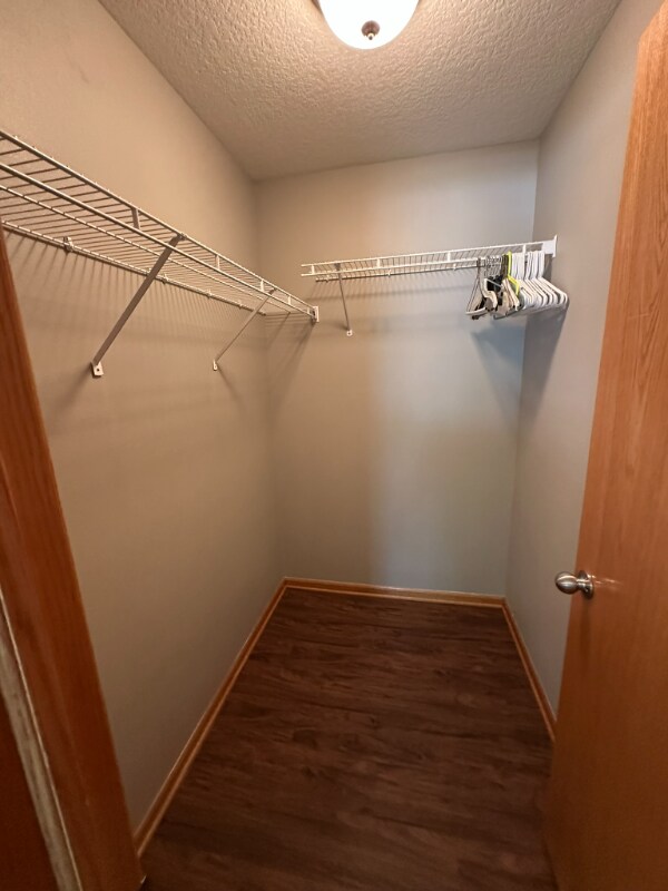Building Photo - 585 SE Crabapple Dr
