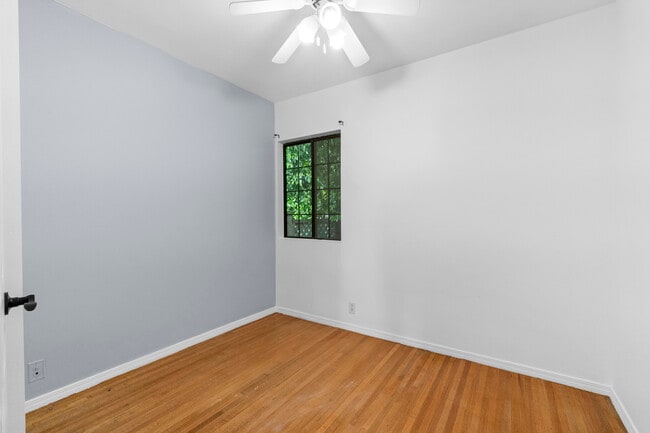 Building Photo - 8643 Clifton Way