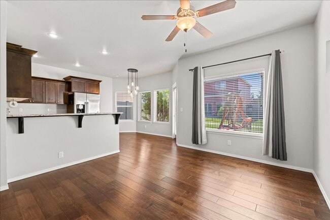 Building Photo - Centrally Located 3 Bedroom 2.5 Bathroom Home
