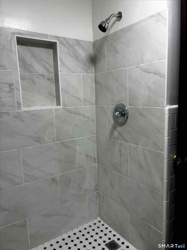 Building Photo - 175 Russell St