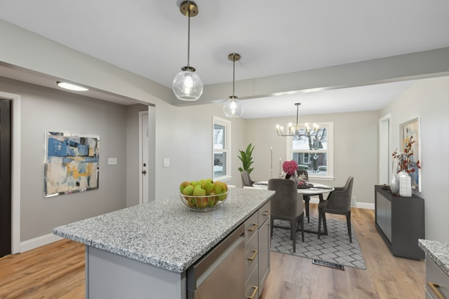 Building Photo - 10 Appleridge St