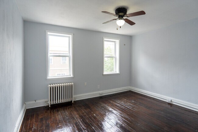 Building Photo - 633 Dudley St