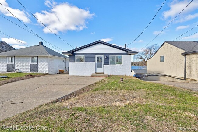 Building Photo - 1982 S Ortonville Rd