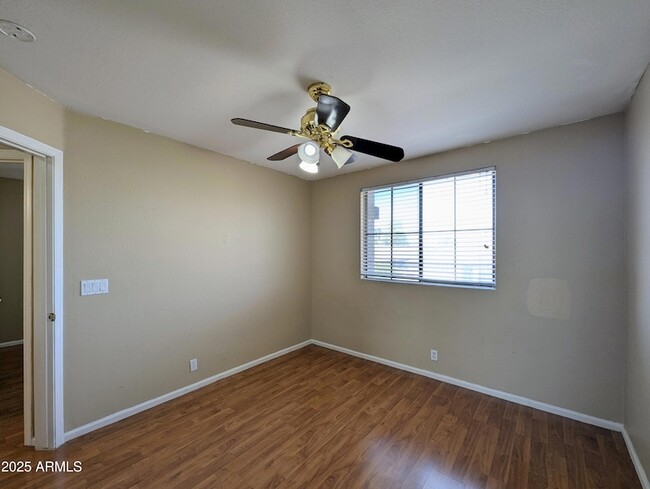 Building Photo - 8861 W Paradise Dr