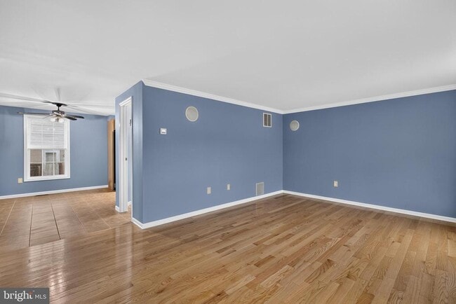 Building Photo - 1114 E 14th St