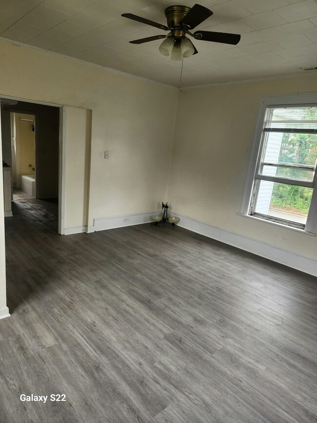 Building Photo - 302 Dahl St