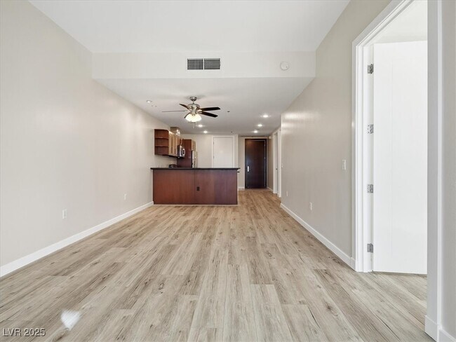 Building Photo - 4575 Dean Martin Dr