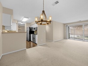 Building Photo - Gorgeous 2 bedroom home- Move-In Ready Condo in Parkview. Minutes to Downtown Greenville & the Ne...