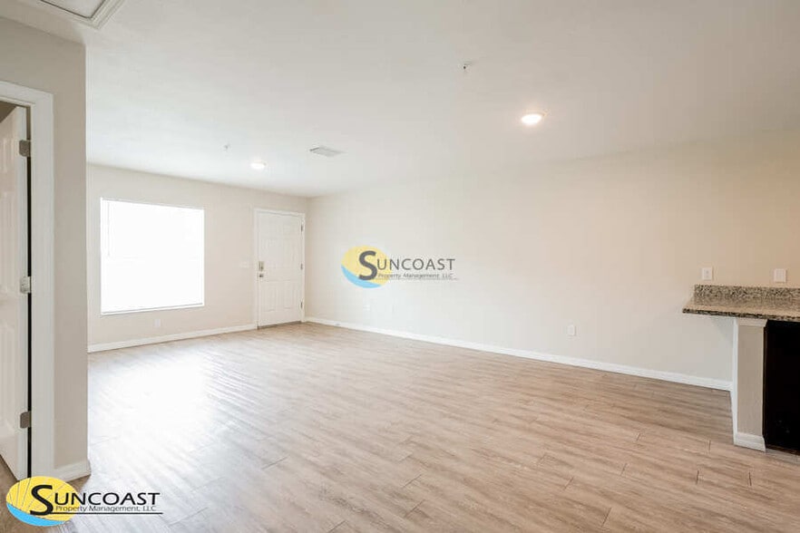 Building Photo - 9223 N Mendoza Way