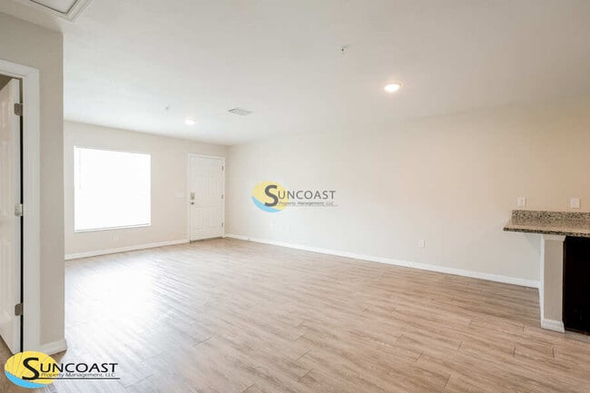 Building Photo - 9294 N Travis Dr