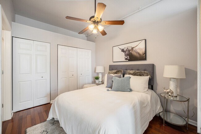 Building Photo - Urban Loft Living in the Heart of Baker W/...