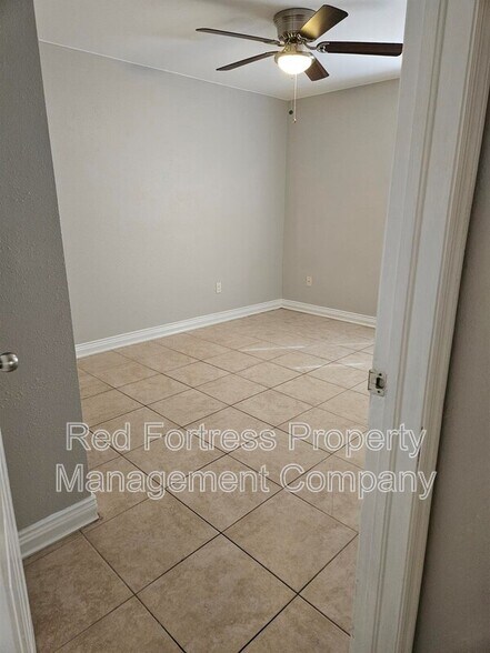 Building Photo - 2707 26th St W